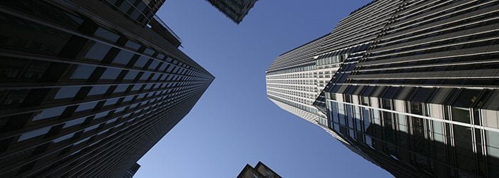 Major participants in the forex market including banks and institutions